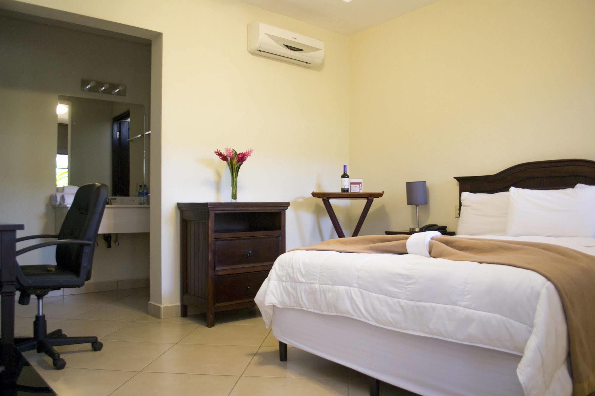צ'יננדגה Farallones Hotel מראה חיצוני תמונה